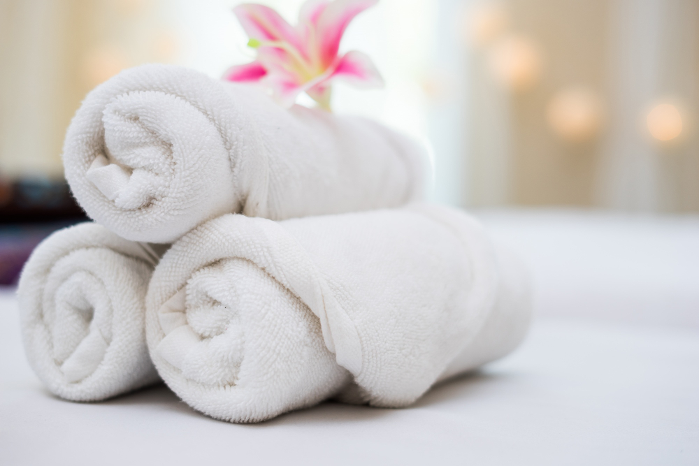 Glomoon white towel